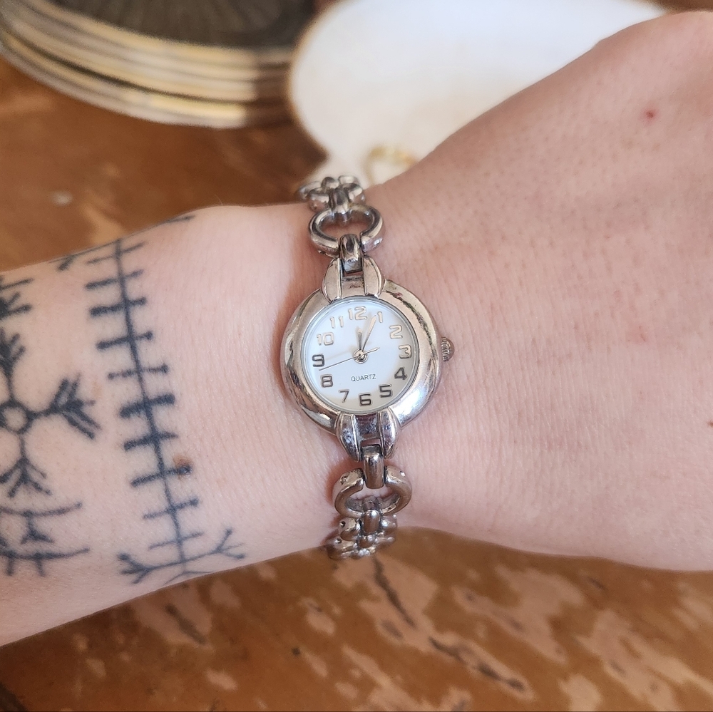 EUC Silver Tone Analog Watch Bracelet- Stainless Steel And Quartz